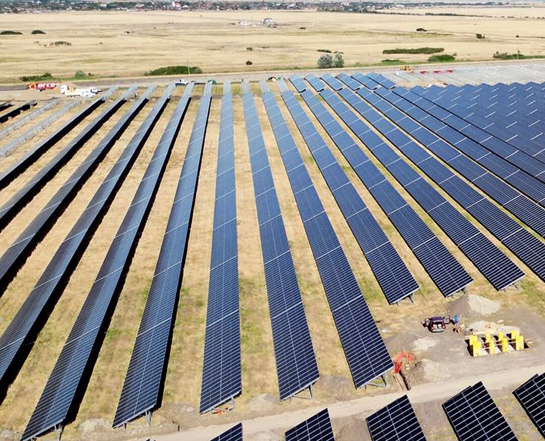 Structuri panouri fotovoltaice la sol – ce trebuie să știi